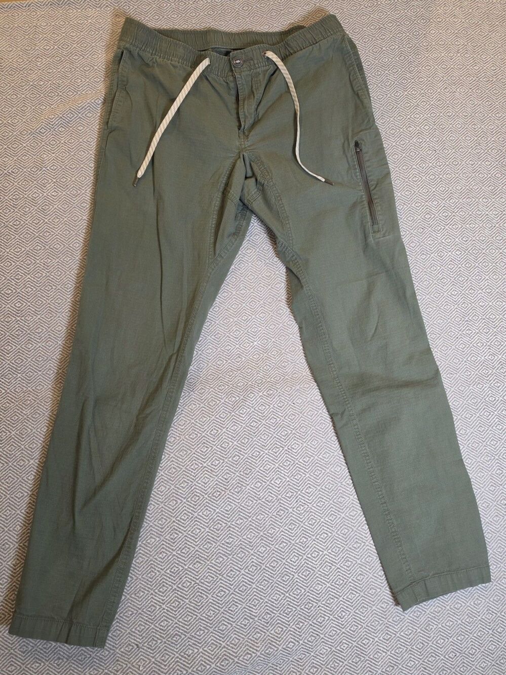 Vuori Men’s Olive Green Ripstop Drawstring Pants Performance Outdoor